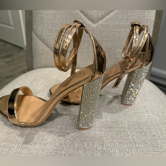 🔥🔥Beautiful Windsor heels🔥🔥 - Picture 3 of 6